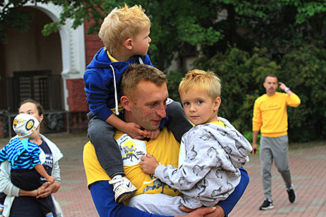 Лёгкаатлетычны забег для людзей з вяснушкамі ў Мінску