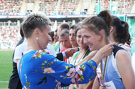 Ceremony to award the winners of a track and field relay 