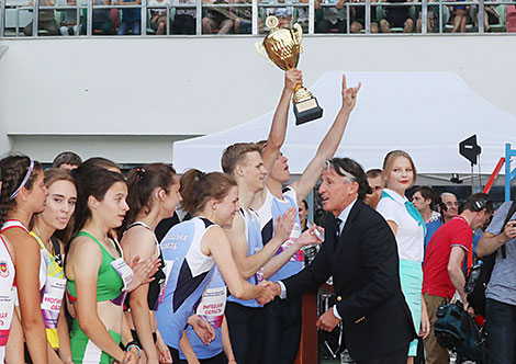 Ceremony to award the winners of a track and field relay  