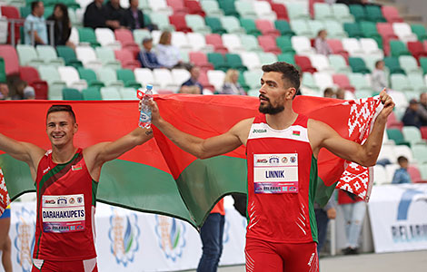Belarus’ Stanislau Darahakupets is second in the men’s 200m, Aliaksandr Linnik (Belarus) finishes third