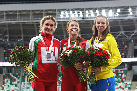 Победительницы в беге на 100 м с барьерами – Эльвира Герман (Беларусь), Алина Талай (Беларусь), Анна Чубковцова (Украина)