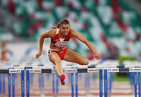 Аліна Талай, якая перамагла ў бегу з бар'ерамі на 100 м на абноўленым стадыёне 