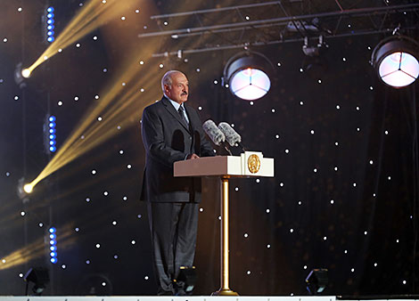 Alexander Lukashenko delivers a speech at the Kupala Night Festival