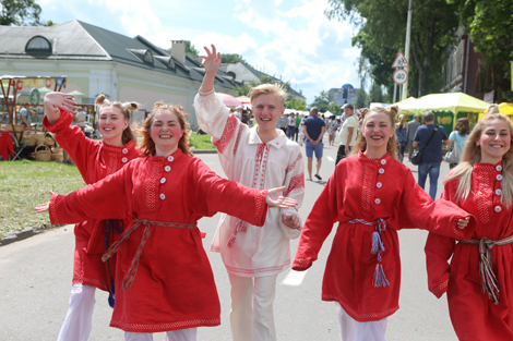 Dvina Fair at Slavianski Bazaar