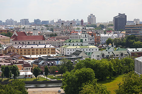 Вид на улицу Зыбицкая и Свято-Духов кафедральный собор в Минске