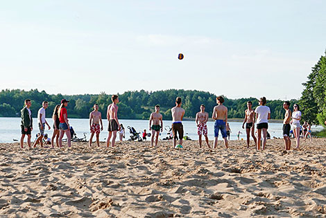 Пляжный волейбол у минского водохранилища Дрозды