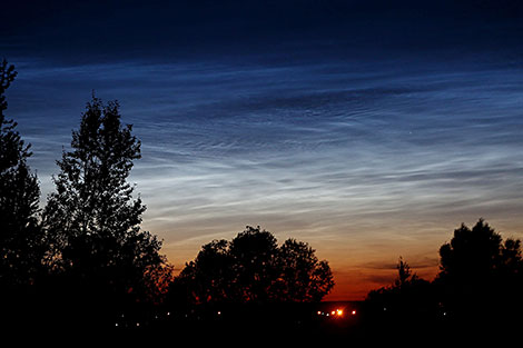 Серебристые облака в вечернем небе над Гродно