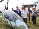 Председатель Белорусской федерации авиационного спорта Александр Центер и заместитель премьер-министра Анатолий Калинин