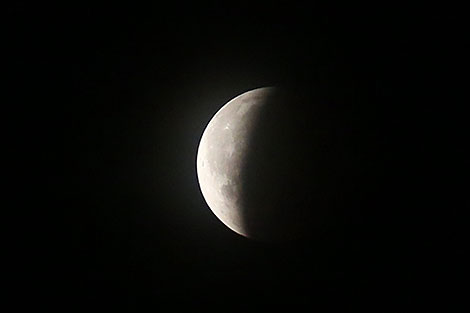 白罗斯人能够观察月全食和火星的巨大对抗