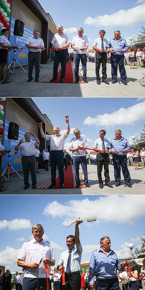 Vladimir Zharelo, Vladimir Ring, Alexander Shmatov, Yuri Zayats and Vasily Karabanyuk during a ribbon cutting ceremony