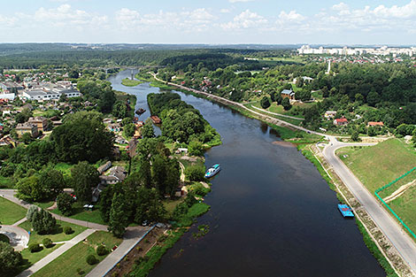 Пролетая над городом: захватывающие виды Гродно и реки Неман