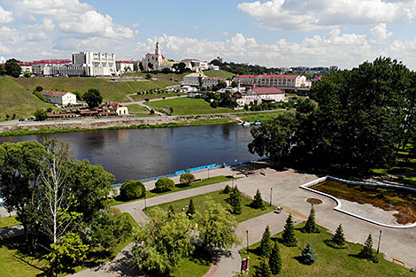 Пролетая над городом: захватывающие виды Гродно и реки Неман