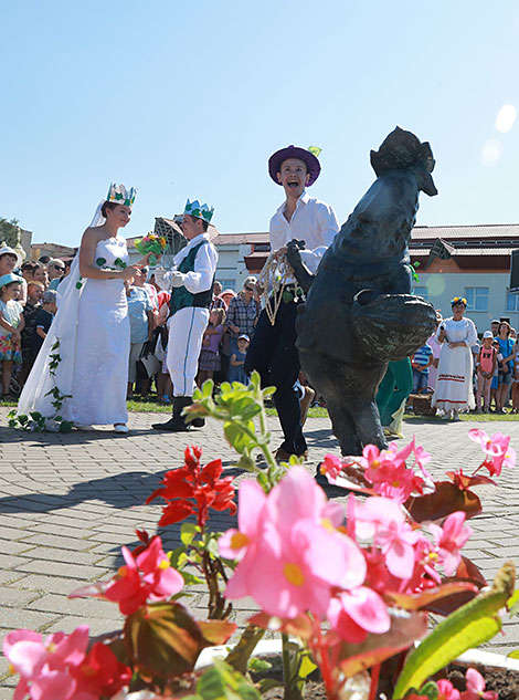 The Marriage of Cucumber theatrical performance 