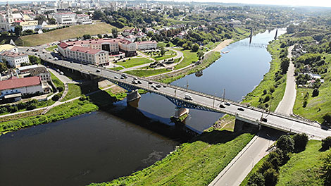 Пролетая над городом: захватывающие виды Гродно и реки Неман