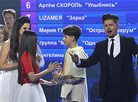 Daniel Yastremsky receives Crystal Heart Award from Belarus’ 2017 Junior Eurovision participant Helena Meraai