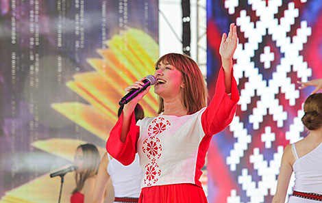 Merited Artist of Belarus Irina Dorofeyeva at the opening ceremony 