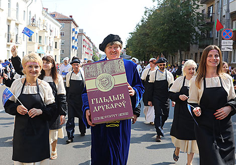 Касцюміраванае шэсце 