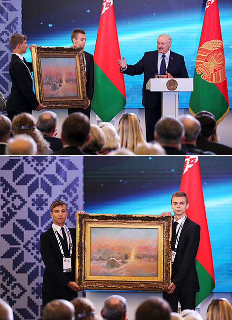 Painting of cosmonaut Alexey Leonov presented to Belarus president