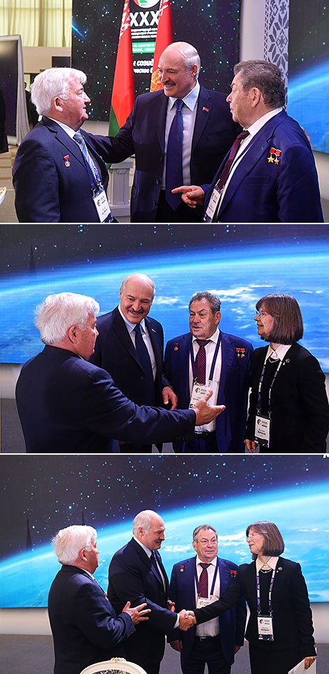 Alexander Lukashenko with participants of the congress