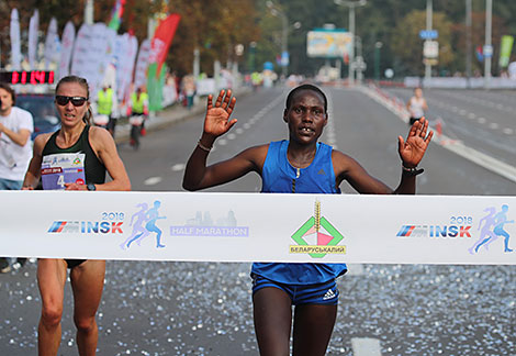 Победительница на дистанции 21,1 км – Шейла Еротич (Кения) 