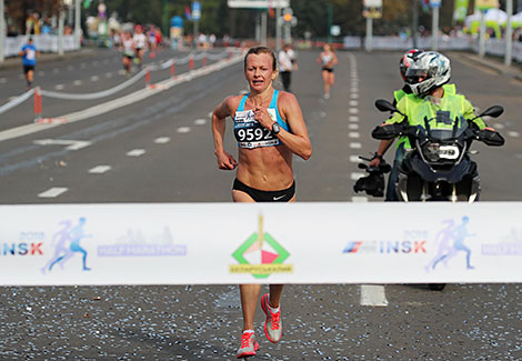 Olga Kravtsova wins the 10.5km race