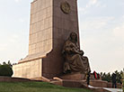 Lukashenko lays flowers at the monument to independence and humanism