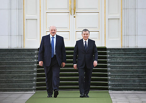 Lukashenko officially welcomed at Shavkat Mirziyoyev’s state residence