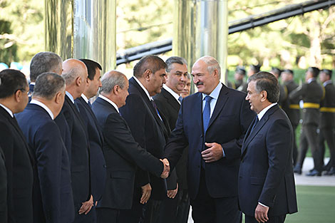 Alexander Lukashenko and Shavkat Mirziyoyev during the ceremony of official welcome