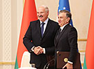 Alexander Lukashenko and Shavkat Mirziyoyev sign a joint statement