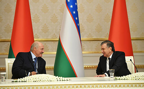 Alexander Lukashenko and Shavkat Mirziyoyev during the meeting with mass media representatives