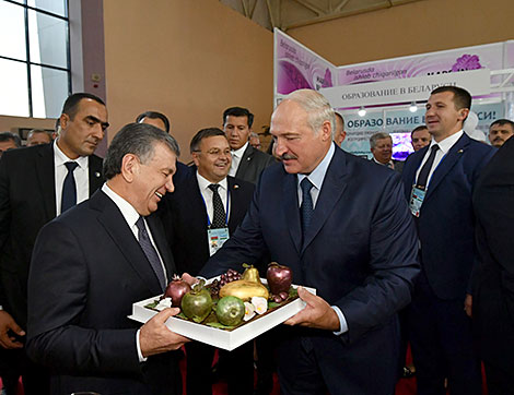 Alexander Lukashenko and Shavkat Mirziyoyev at the Made in Belarus expo