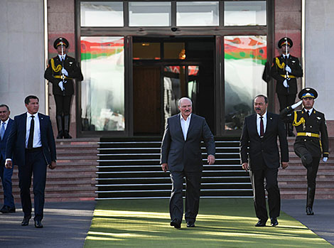 Belarus President Alexander Lukashenko and Uzbekistan Prime Minister Abdulla Aripov 
