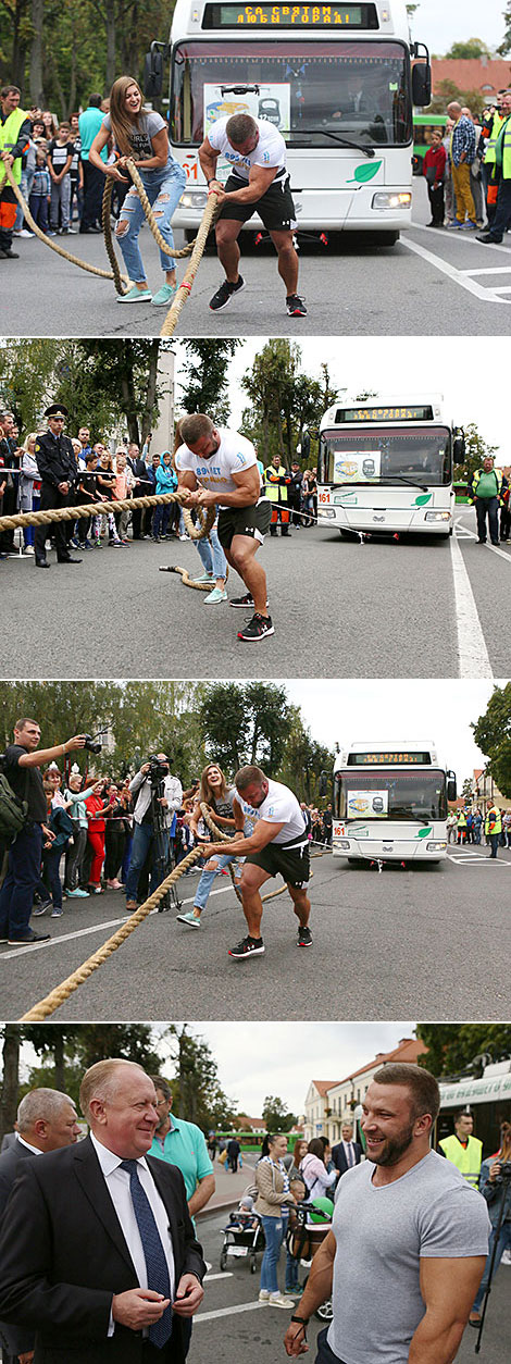 Alexander Kodis from Grodno pulled a 12-tonne trolleybus with passengers on it