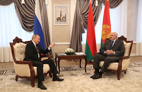 Alexander Lukashenko meets with Vladimir Putin