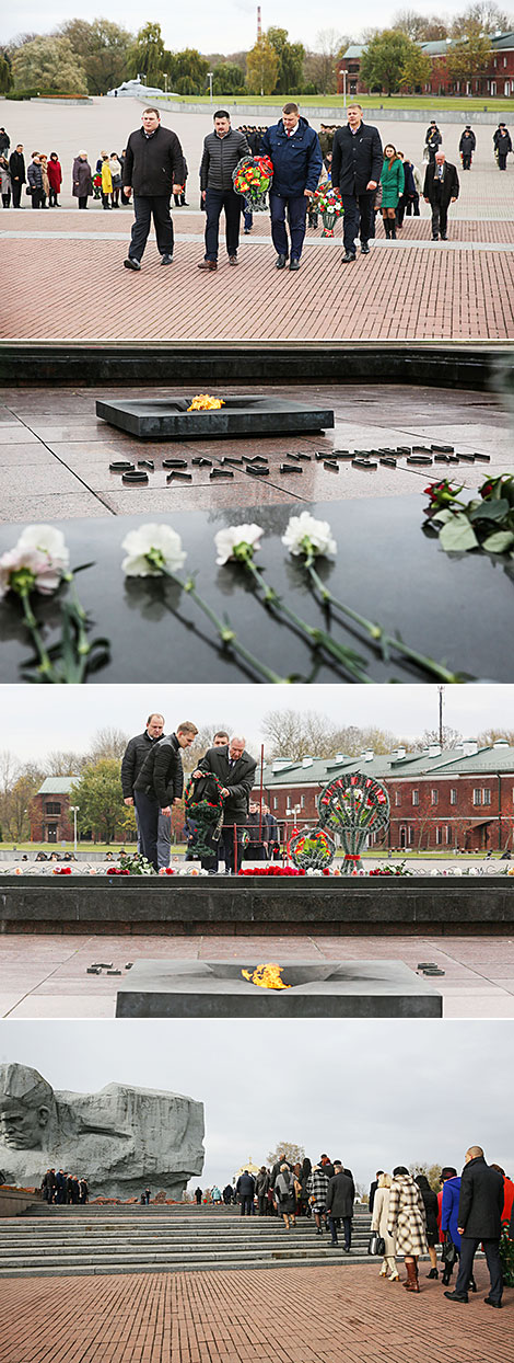 Ветераны комсомола и активисты БРСМ возложили цветы к Вечному огню в Брестской крепости