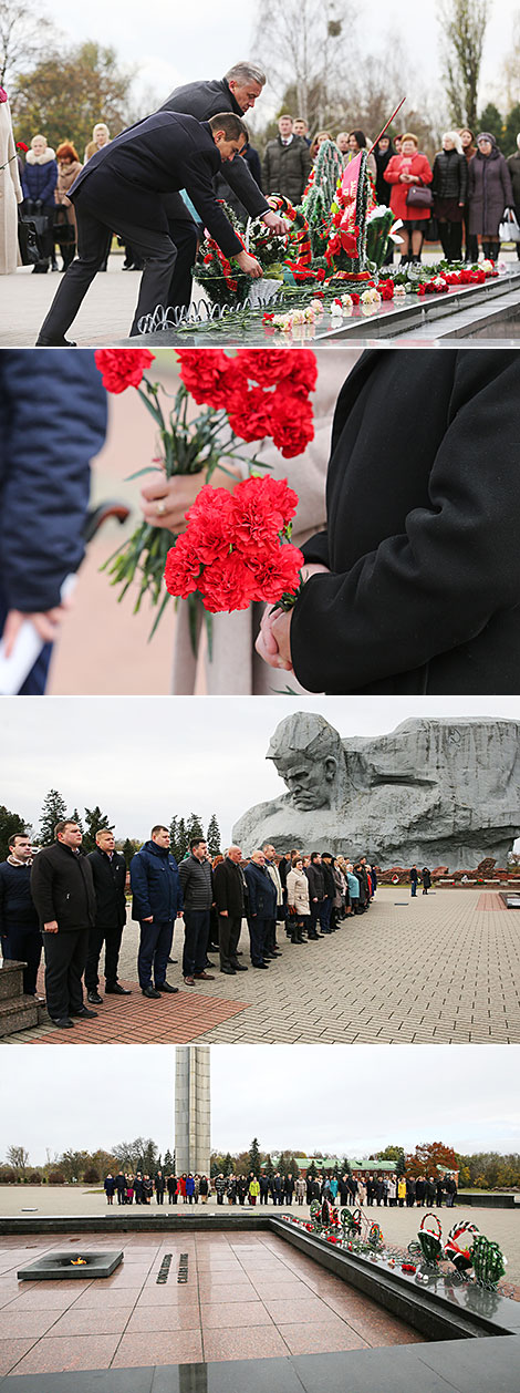 Ветераны комсомола и активисты БРСМ возложили цветы к Вечному огню в Брестской крепости