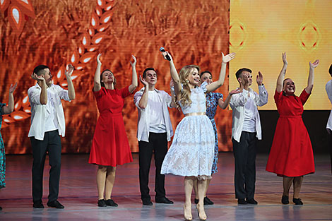 Торжественное собрание и концерт к 100-летию ВЛКСМ во Дворце Республики