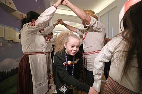Знакомство с белорусской культурой: участники детского 