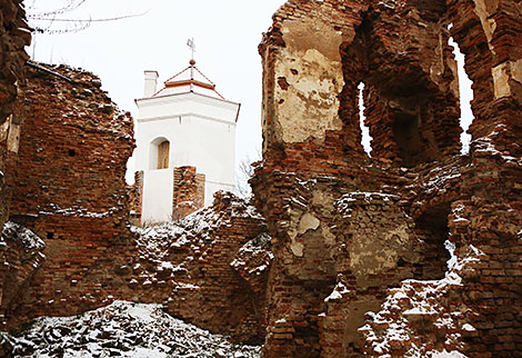 Работы по восстановлению северной башни Гольшанского замка