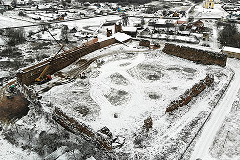 Восстановление северо-западной стены в Кревском замке 