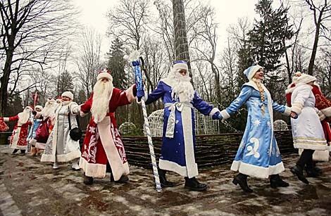 Round dance of Father Frosts and Snow Maidens