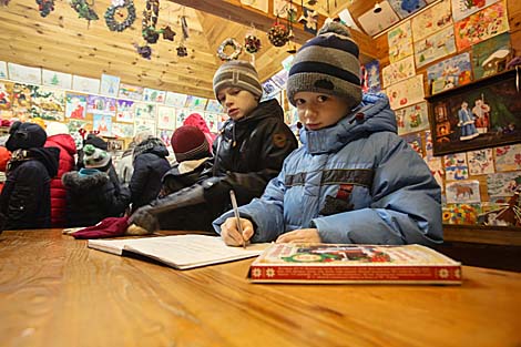 Children wish a happy New Year to Father Frost