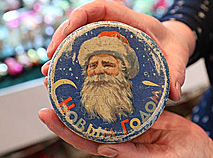 Частная коллекция новогодних игрушек: более тысячи экспонатов из разных уголков мира