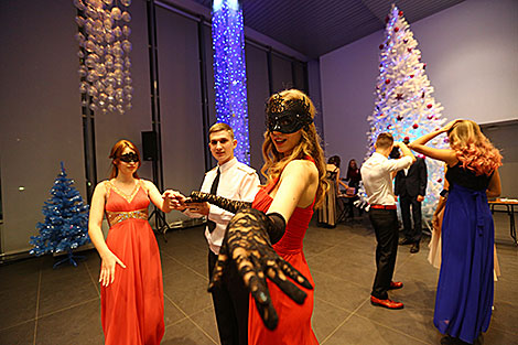 Новогодний бал в Национальной школе красоты