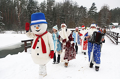 Новый сезон открылся шествием сказочных персонажей 