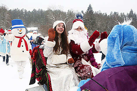 Шествие Дедов Морозов и Снегурочек на Августовском канале