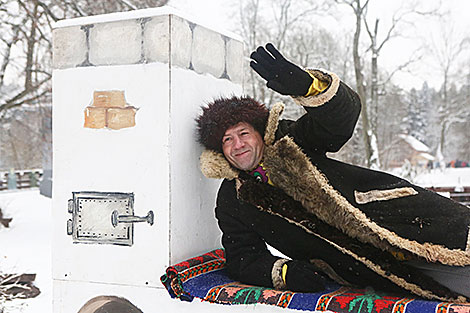 Новый сезон на Августовском канале открылся шествием сказочных персонажей 