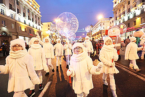 Parade of Father Frosts and Snow Maidens in Minsk