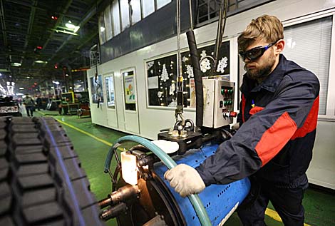 Зроблена ў Беларусі: на галоўным канвееры МАЗа за змену збіраюць да 40 аўтамабіляў