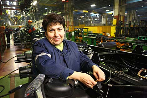 Зроблена ў Беларусі: на галоўным канвееры МАЗа за змену збіраюць да 40 аўтамабіляў
